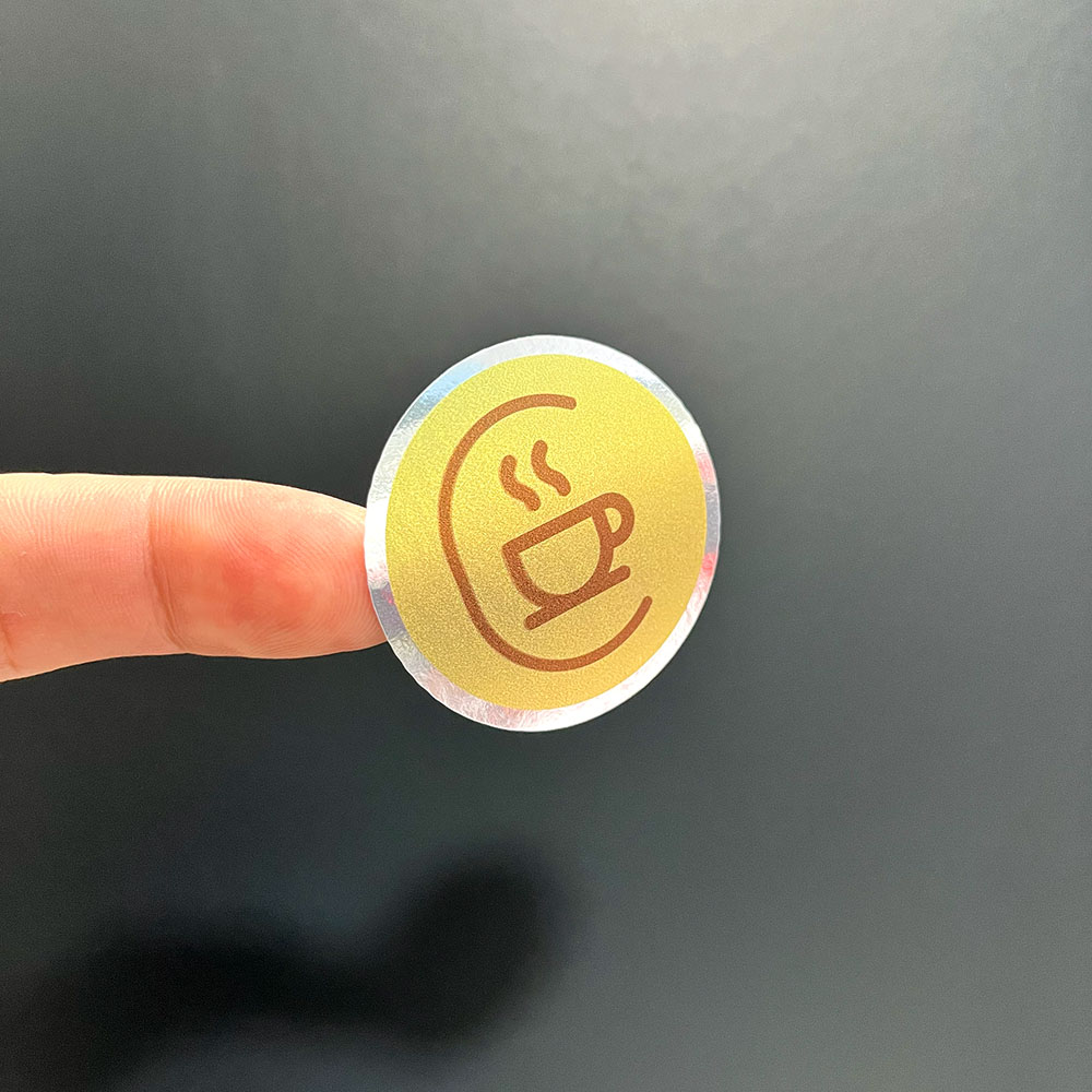 Adesivo BOPP Metalizado Prateado com Impressão Colorida UV